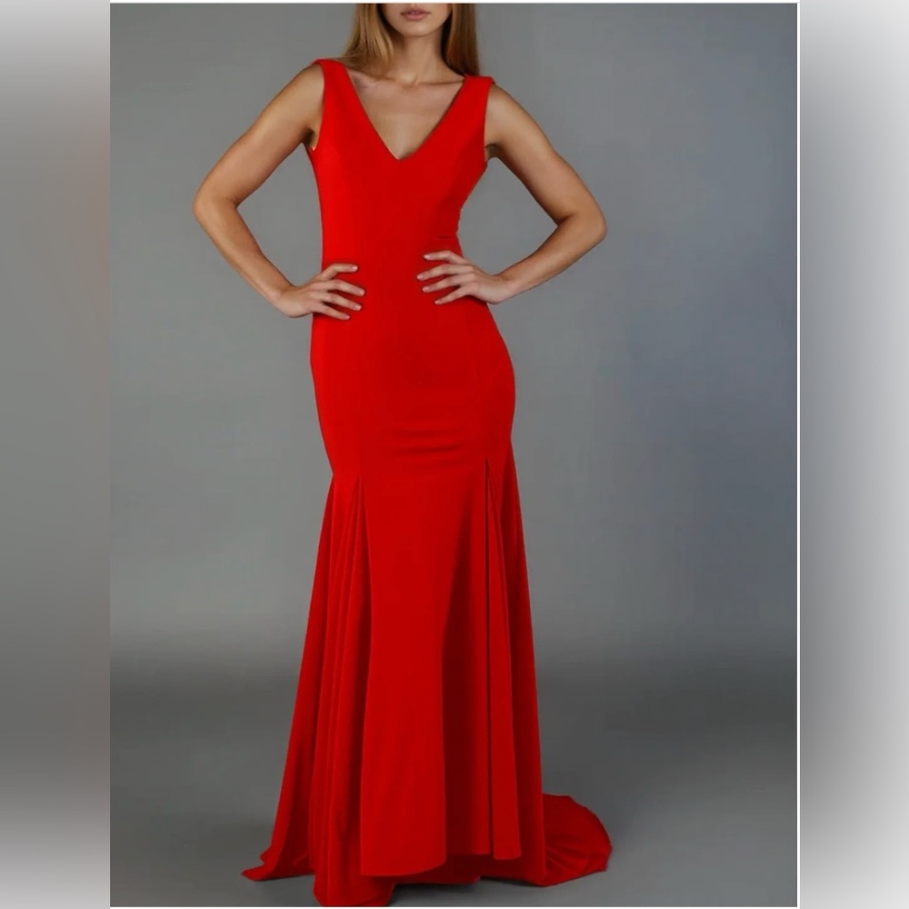 Pia Gladys Perey HOLLY Dramatic, sculptural, and undeniably sophisticated NWT